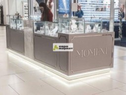 Торговый остров для драгоценных украшений