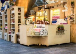 Торговый остров для подарочных изделий