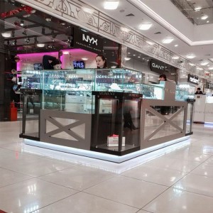 Торговый остров для драгоценных аксессуаров