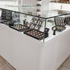 Торговый остров для коллекционных украшений