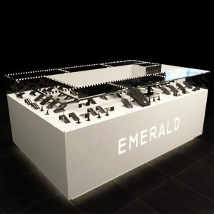 Торговый остров для украшений  из драгоценных металлов